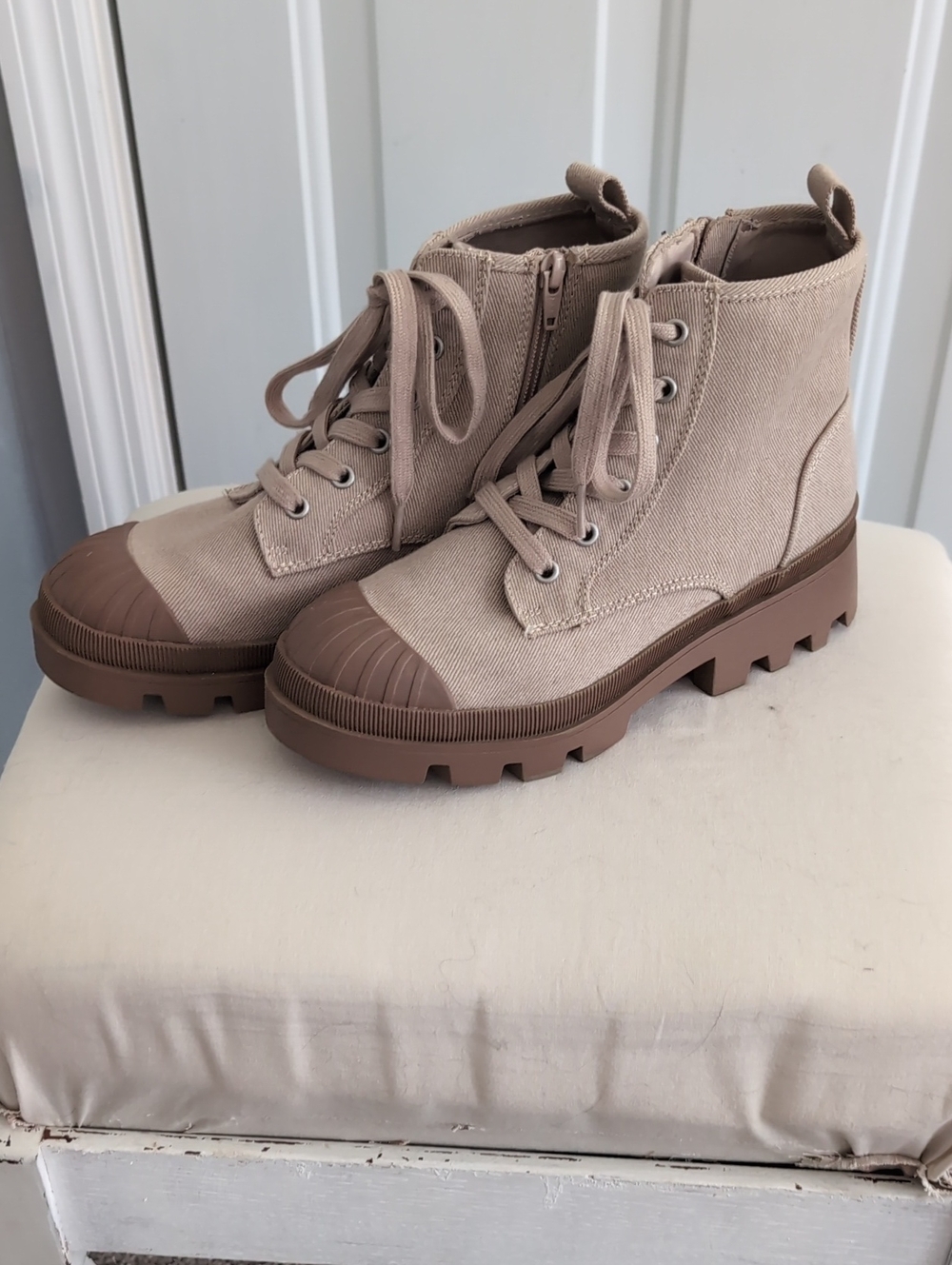 Universal Thread Beige Canvas Lace-Up Ankle Boots